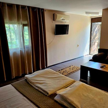 Orehite-Family Hotel ,Food & Pool Bozhichen Екстер'єр фото